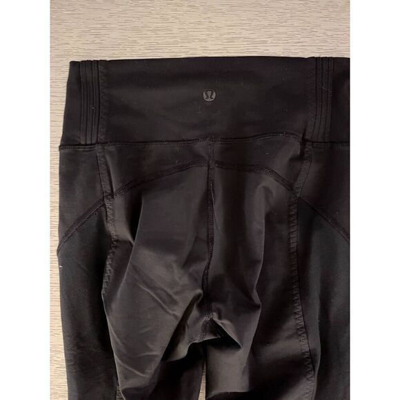 Lululemon Black Capri Length Leggings with Mesh Panels Women's Size 6 - Picture 4 of 5